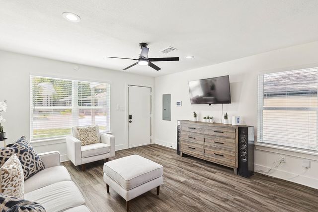 400 Lansing Street, Dallas, TX 75203