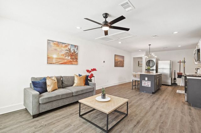 400 Lansing Street, Dallas, TX 75203