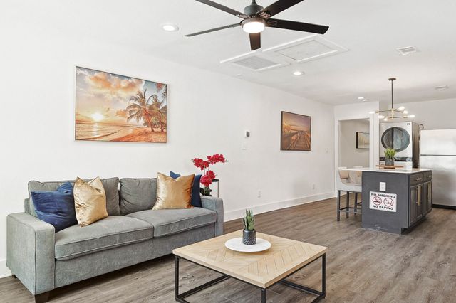 400 Lansing Street, Dallas, TX 75203