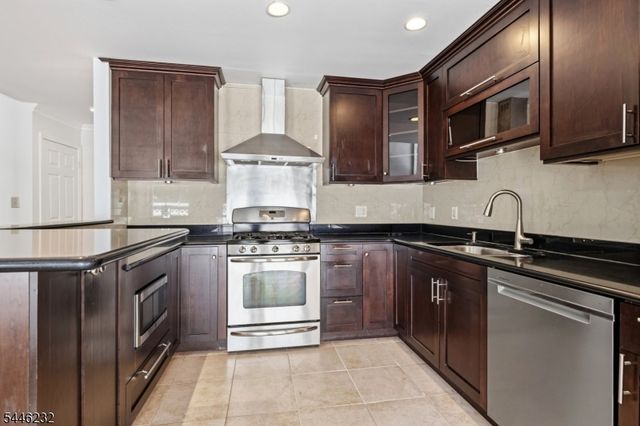 55 Heritage Ct, Montville Twp., NJ 07082