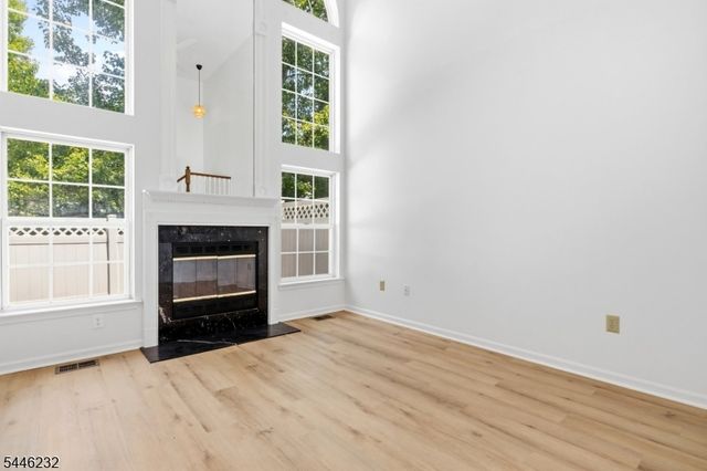 55 Heritage Ct, Montville Twp., NJ 07082