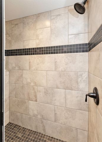 17454 Aurora Drive, Clive, IA 50325