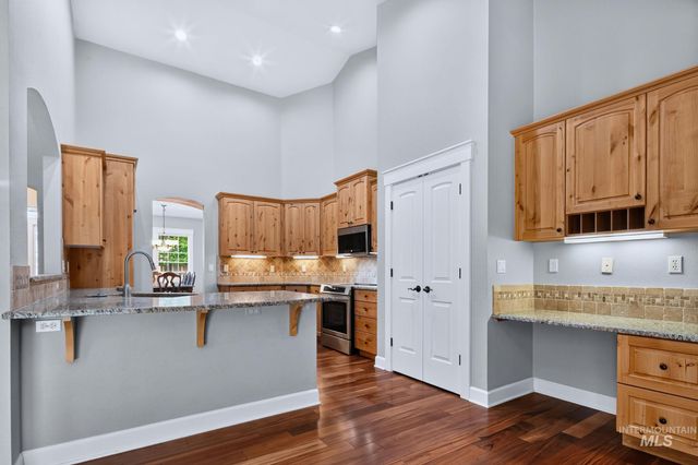 3660 N Colbourne Way, Meridian, ID 83646