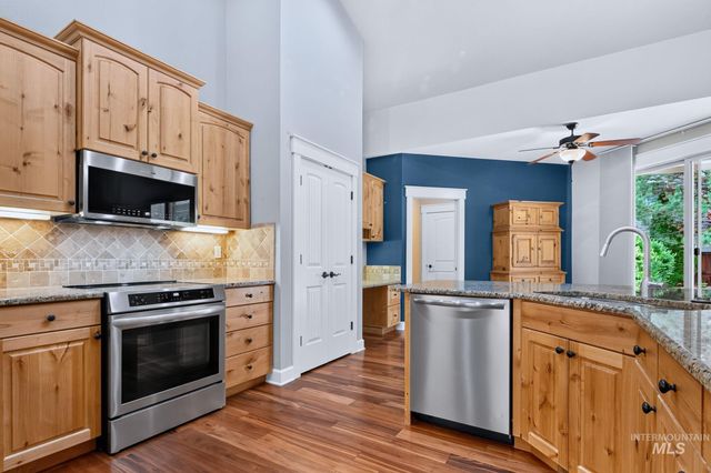 3660 N Colbourne Way, Meridian, ID 83646