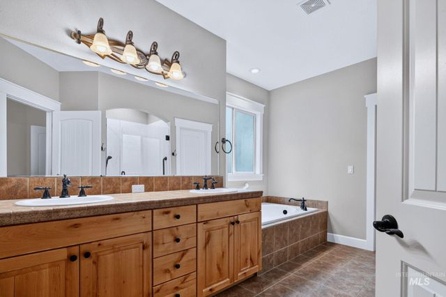 3660 N Colbourne Way, Meridian, ID 83646