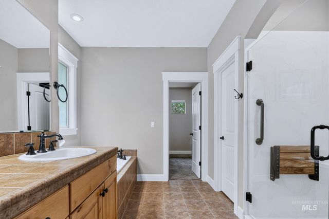 3660 N Colbourne Way, Meridian, ID 83646