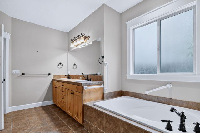 3660 N Colbourne Way, Meridian, ID 83646