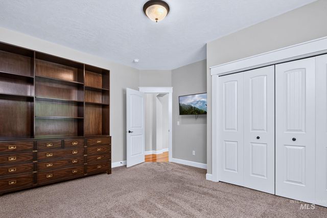 3660 N Colbourne Way, Meridian, ID 83646