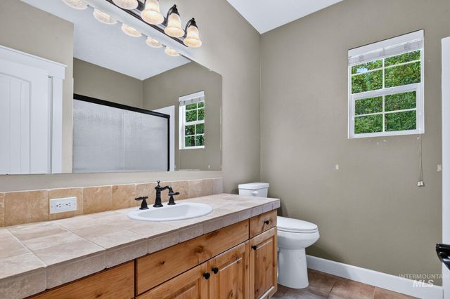 3660 N Colbourne Way, Meridian, ID 83646