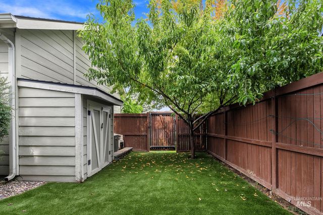 3660 N Colbourne Way, Meridian, ID 83646