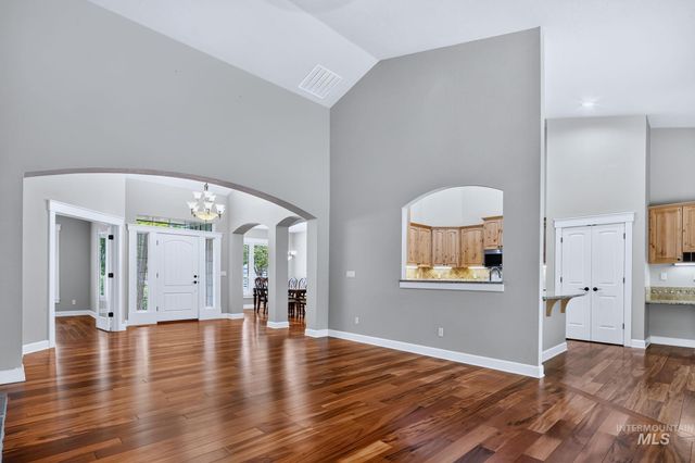 3660 N Colbourne Way, Meridian, ID 83646