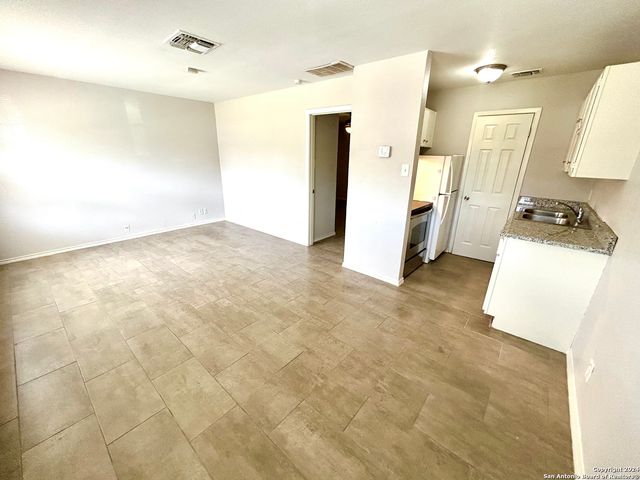 643 W Summit Ave Apt 12, San Antonio, TX 78212