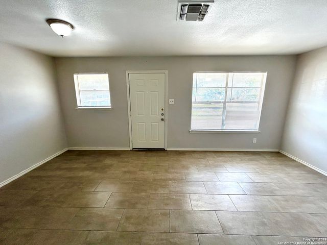 643 W Summit Ave Apt 12, San Antonio, TX 78212