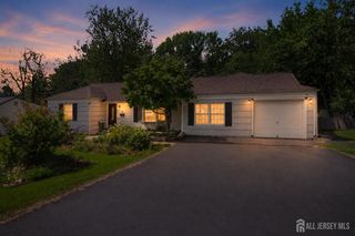 19 Stephenville Parkway, Edison, NJ 08820