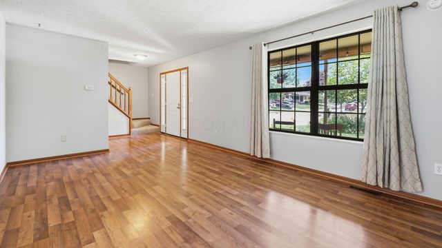 351 Mulberry Way W, Westerville, OH 43082