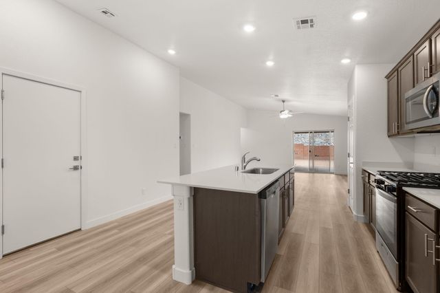 1524 Rawhide Loop NE, Rio Rancho, NM 87144