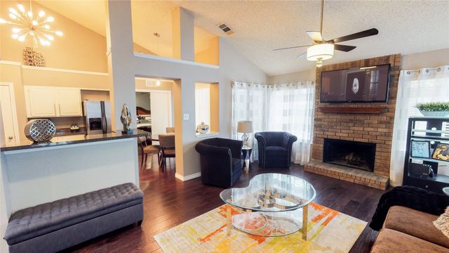 821 Meadowdale Road, Arlington, TX 76017