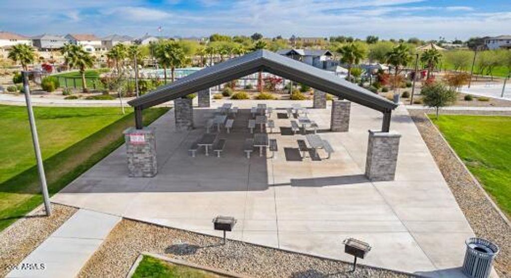 Image 13 of property listing at 8810 W COLTER Street, Glendale, AZ 85305