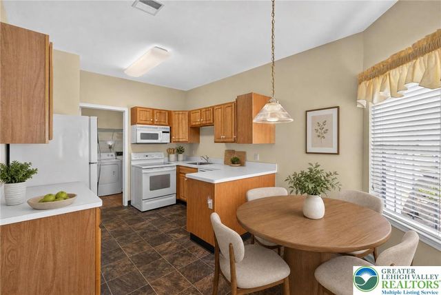 4690 Blue Grass Lane, Lower Macungie Twp, PA 18062