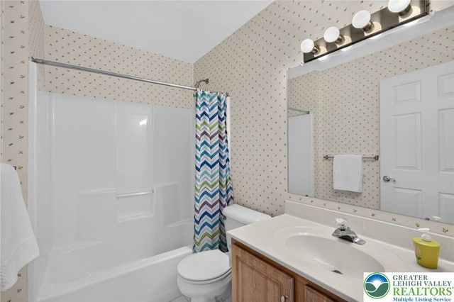 4690 Blue Grass Lane, Lower Macungie Twp, PA 18062