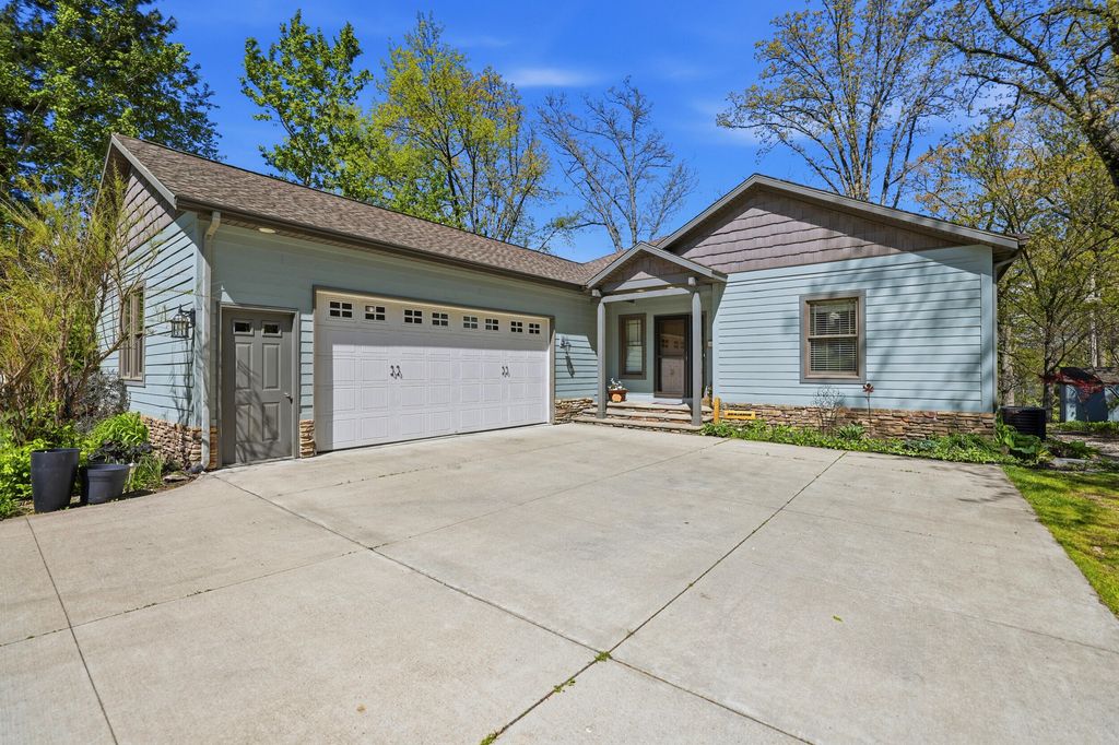 7352 Hallridge Drive Ne, Grattan Twp, MI 48809