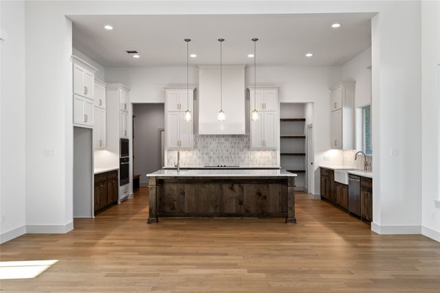 708 Burr Oak Lane, Weatherford, TX 76085