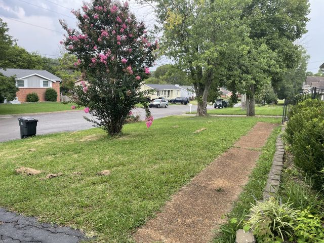2817 Galesburg Dr, Nashville, TN 37217