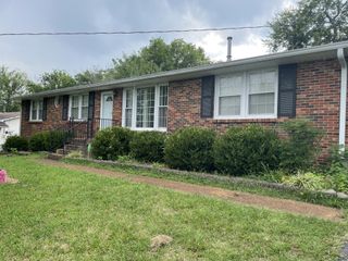 2817 Galesburg Dr, Nashville, TN 37217