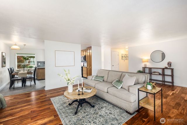 27525 12th Place S, Des Moines, WA 98198