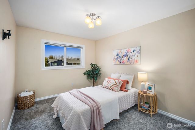 27525 12th Place S, Des Moines, WA 98198