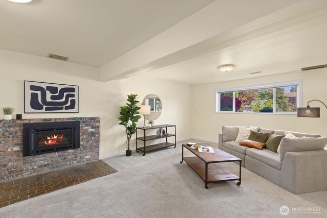 27525 12th Place S, Des Moines, WA 98198