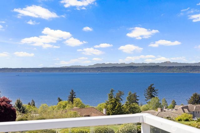 27525 12th Place S, Des Moines, WA 98198