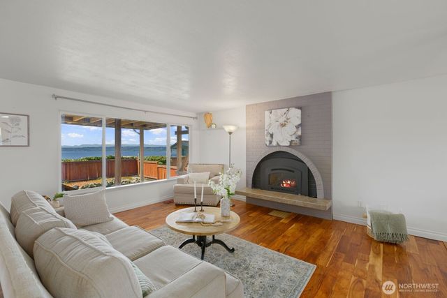 27525 12th Place S, Des Moines, WA 98198