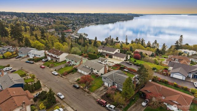 27525 12th Place S, Des Moines, WA 98198