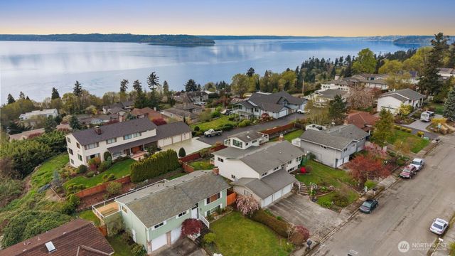 27525 12th Place S, Des Moines, WA 98198