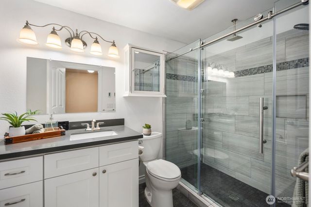 27525 12th Place S, Des Moines, WA 98198