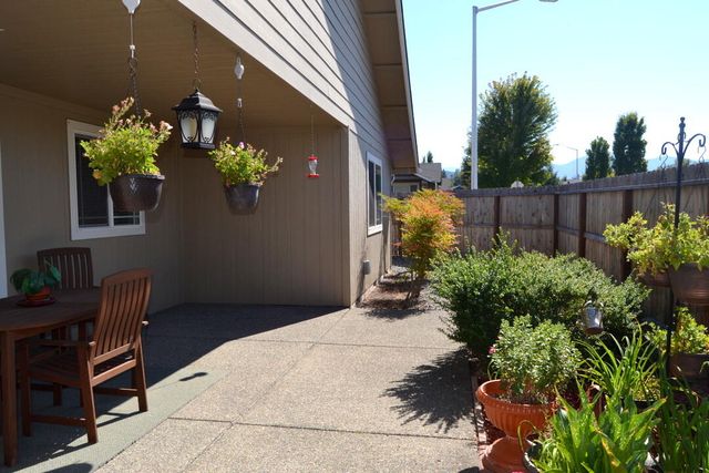 1694 Nunnwood Lane, Grants Pass, OR 97527