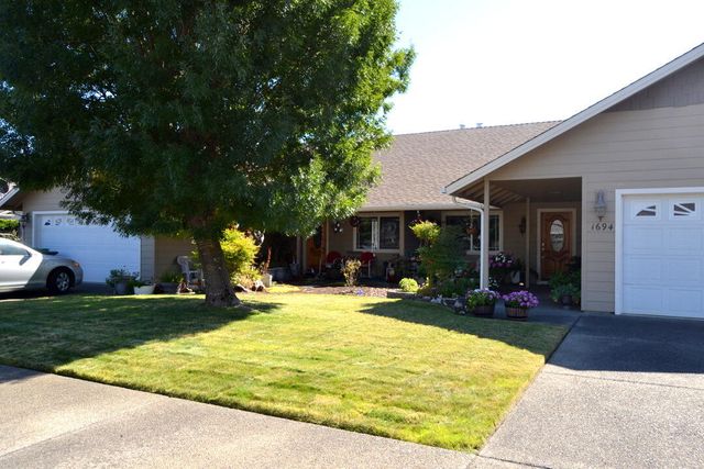 1694 Nunnwood Lane, Grants Pass, OR 97527