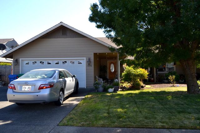 1694 Nunnwood Lane, Grants Pass, OR 97527