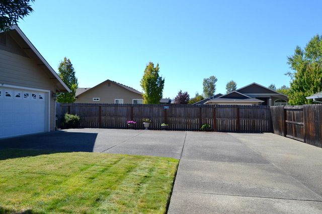 1694 Nunnwood Lane, Grants Pass, OR 97527
