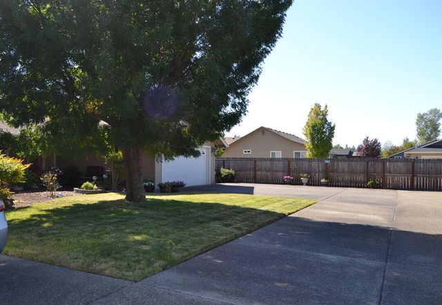 1694 Nunnwood Lane, Grants Pass, OR 97527