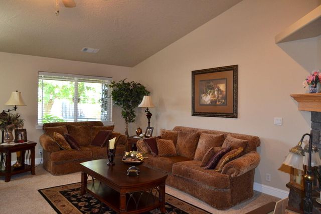 1694 Nunnwood Lane, Grants Pass, OR 97527