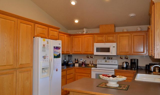 1694 Nunnwood Lane, Grants Pass, OR 97527