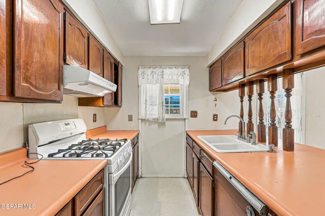 8404 MINEOLA Drive, El Paso, TX 79925
