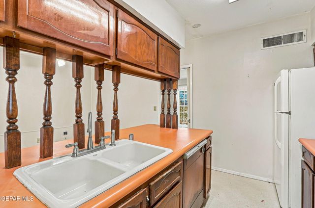 8404 MINEOLA Drive, El Paso, TX 79925