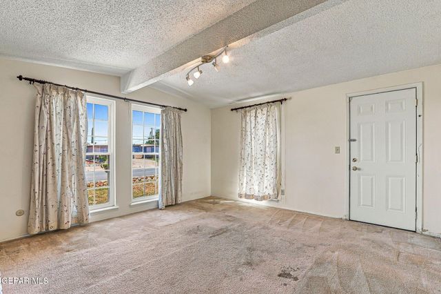 8404 MINEOLA Drive, El Paso, TX 79925