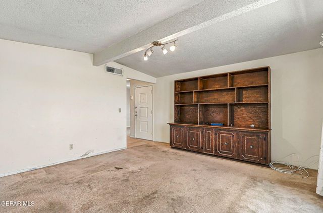 8404 MINEOLA Drive, El Paso, TX 79925