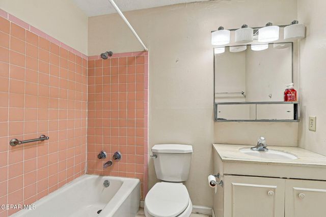 8404 MINEOLA Drive, El Paso, TX 79925