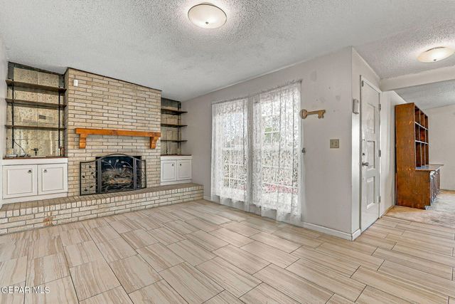 8404 MINEOLA Drive, El Paso, TX 79925