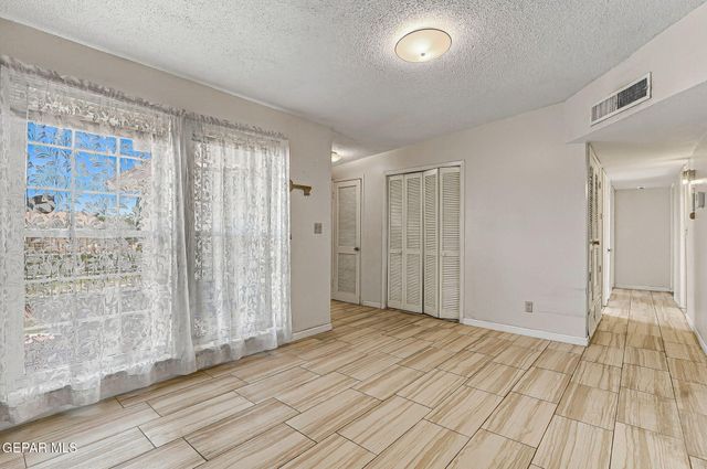 8404 MINEOLA Drive, El Paso, TX 79925